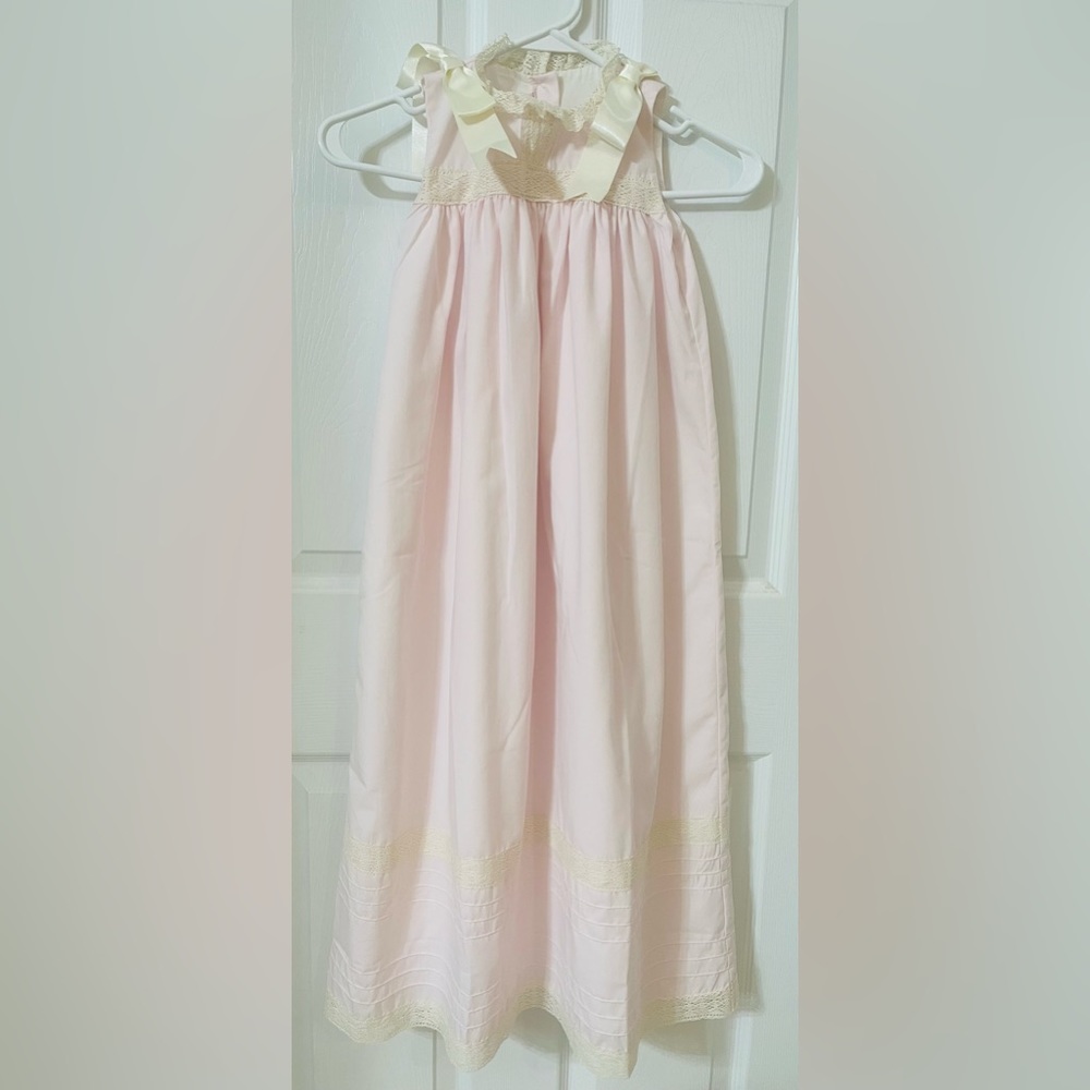 Heirloom Girls dress size 6. One spot on dress. Used once.